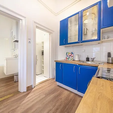 Sassoon - 2-bedroom Elegant Airy At Deak Ter Apartmán