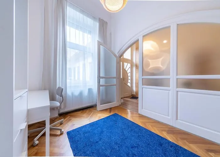 Sassoon - 2-bedroom Elegant Airy At Deak Ter Apartmán