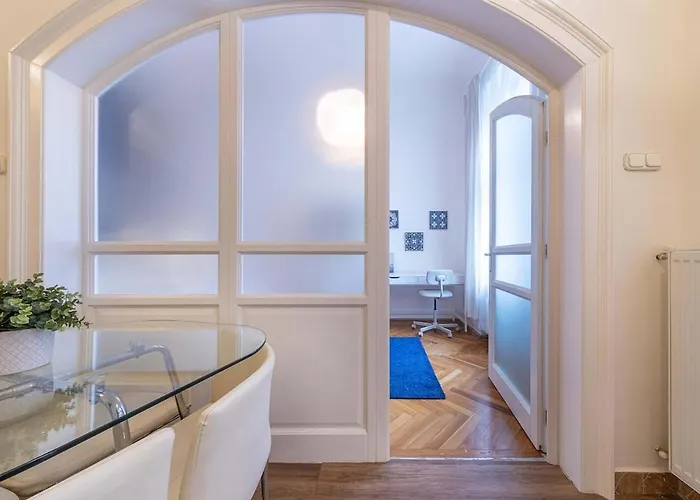 Sassoon - 2-bedroom Elegant Airy At Deak Ter