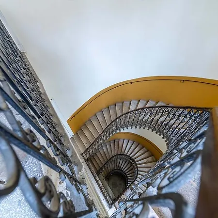 Apartamento Sassoon - 2-bedroom Elegant Airy At Deak Ter