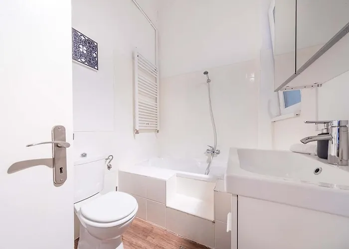 Sassoon - 2-bedroom Elegant Airy At Deak Ter